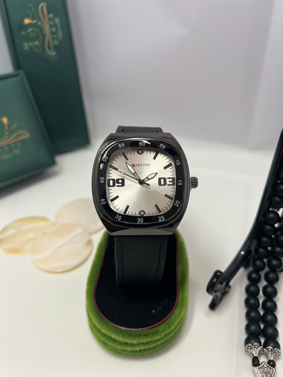 مسبحة زجاج اسود مطفي + ساعة