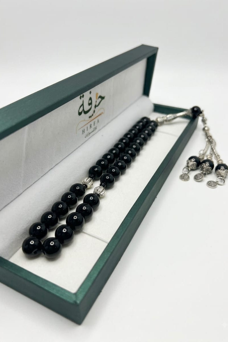 مسبحة بالزجاج الاسود